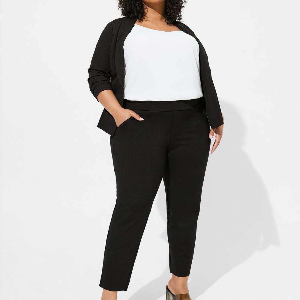 NWOT Torrid (6x/30) Stretch Knit Studio Pant